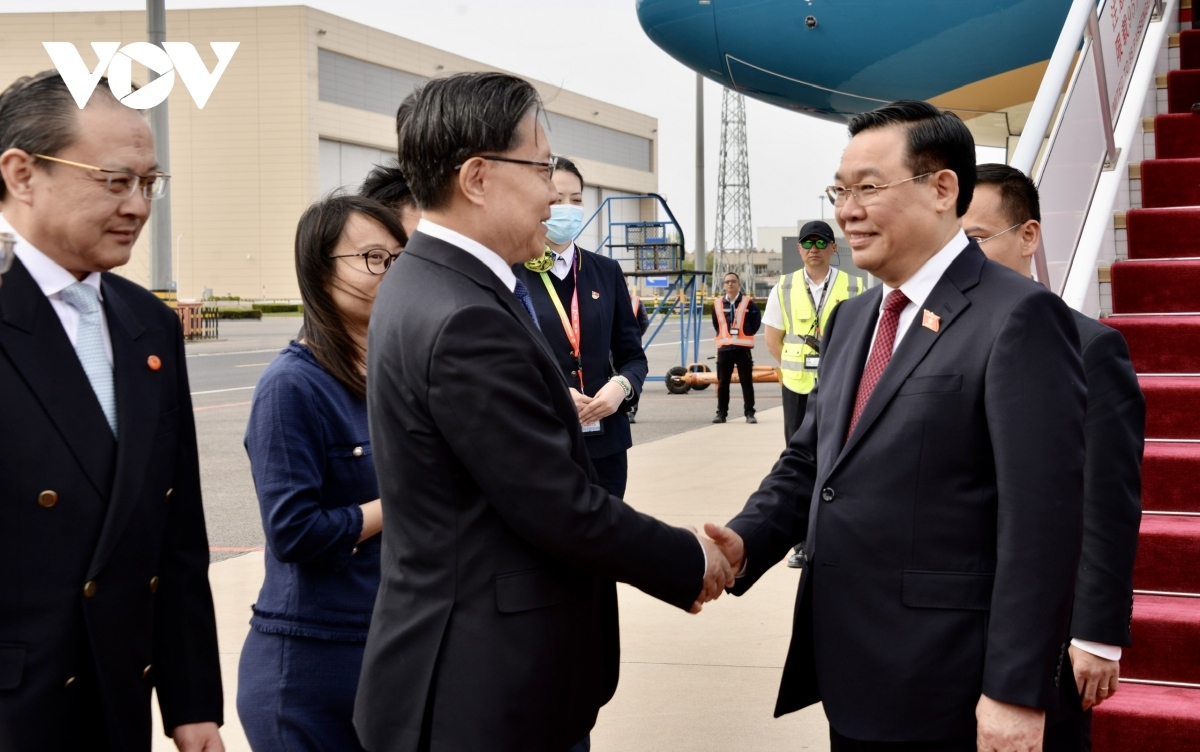 Top Vietnamese legislator arrives in Beijing for six-day China visit